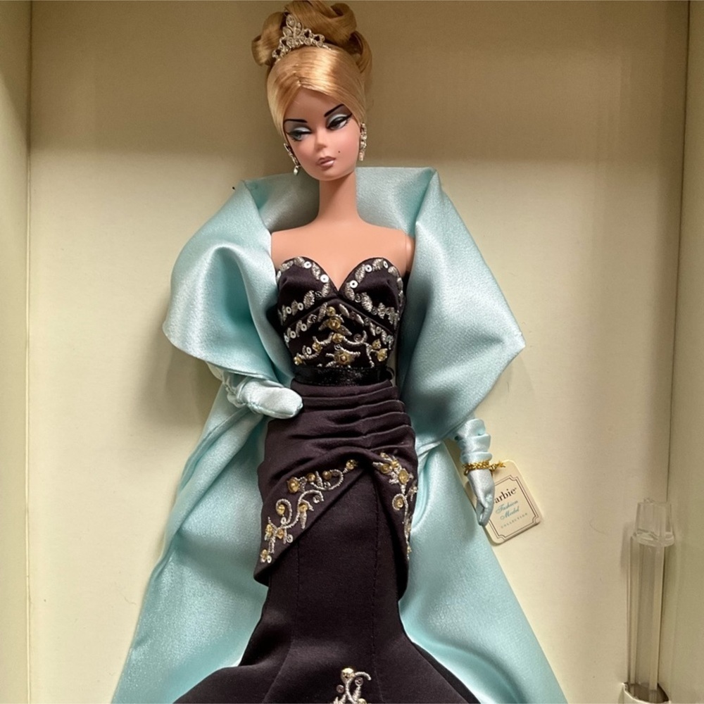 Silkstone Stolen Magic Barbie NIB - Picture 13 of 14